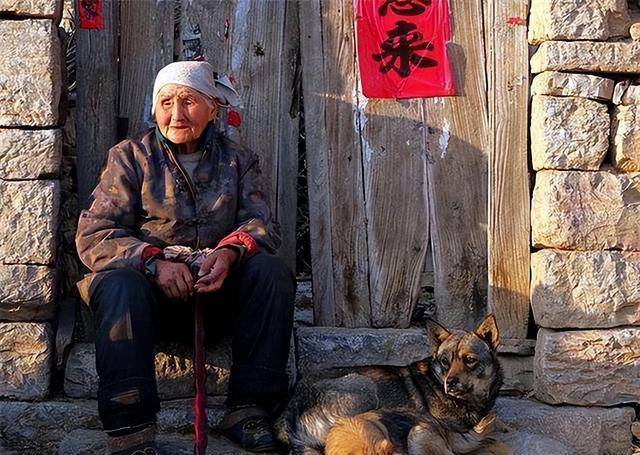 建筑设计是不是要学风水_彩笔画英国建筑效果设计图集金属建筑透视_鲁信长春花园楼盘风水设计太师椅 香港风水大师